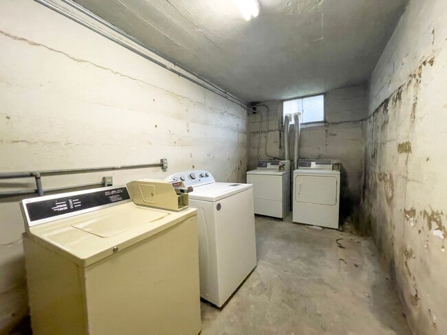 Building Photo - Charming 1-Bedroom Apartment Near Ball Sta...