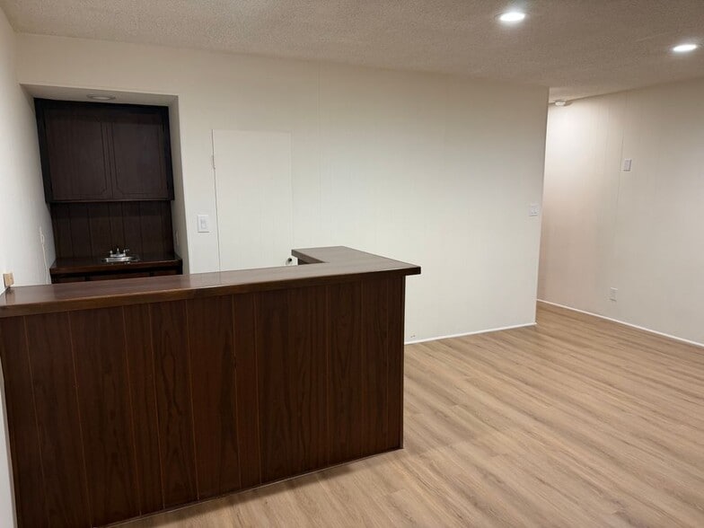 Building Photo - 433 S Palm Dr