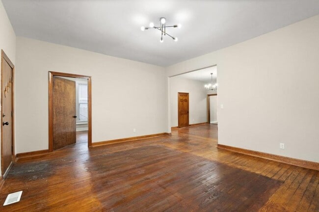 Building Photo - 1709 Ekin Ave