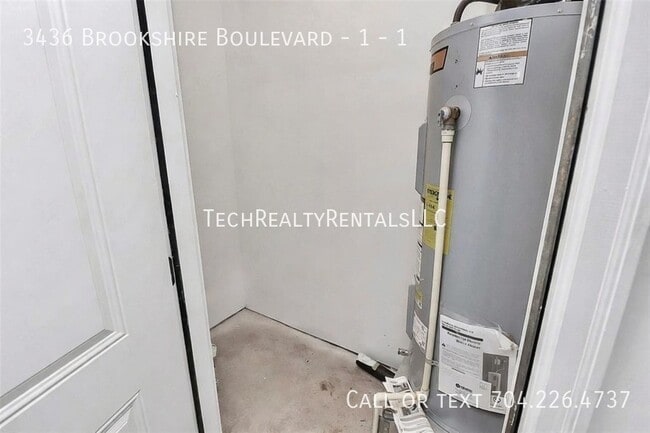 Building Photo - 3436 Brookshire Blvd