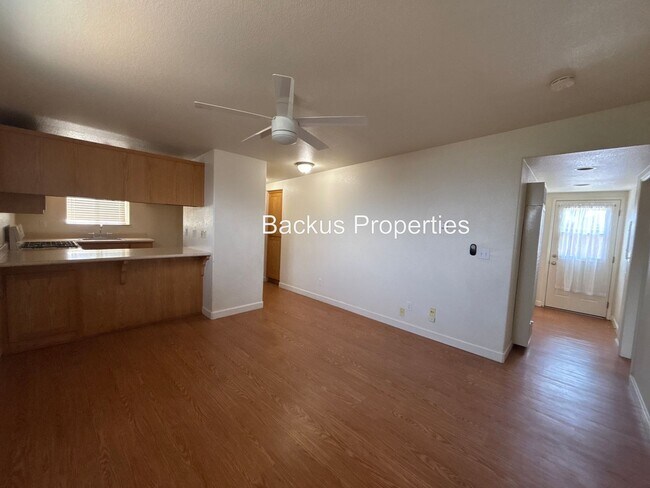 Building Photo - 233 8th St