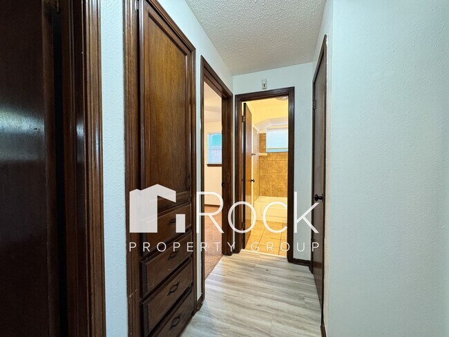 Building Photo - 3Bed/1Bath Home in Moore with Covered Fron...