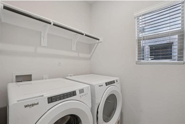 Building Photo - 705 Leavenworth Dr