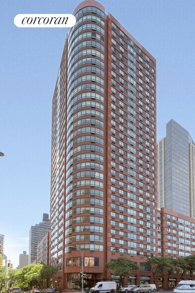 Building Photo - 200 E 94th St