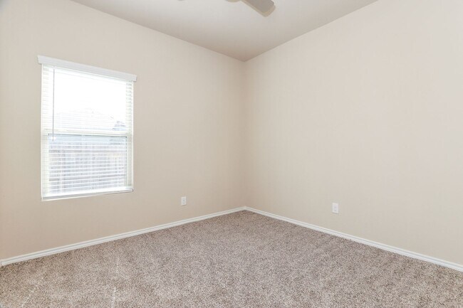 Building Photo - First time rental! 3 bedroom 2 bathroom- Less than 10 miles from Randolph AFB!