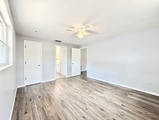 Building Photo - 1501 S Hillcrest Ave