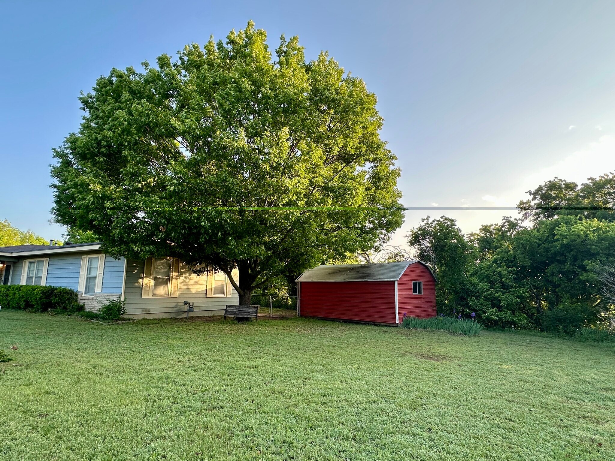 Building Photo - 1316 Eastview Dr