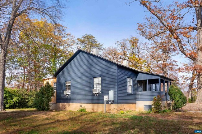 Building Photo - 2580 Nydrie Dr