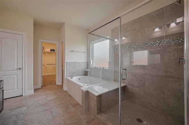 Building Photo - 2706 Topaz Cove Ln