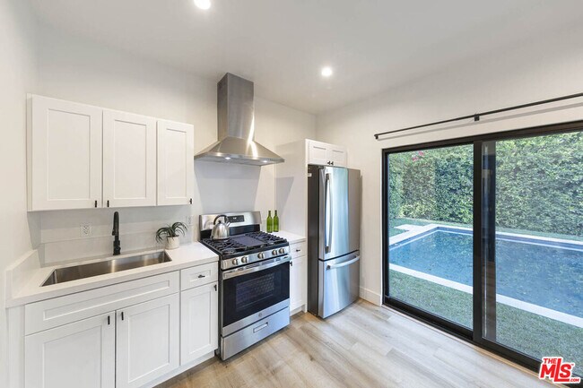 Building Photo - 123 S Kilkea Dr