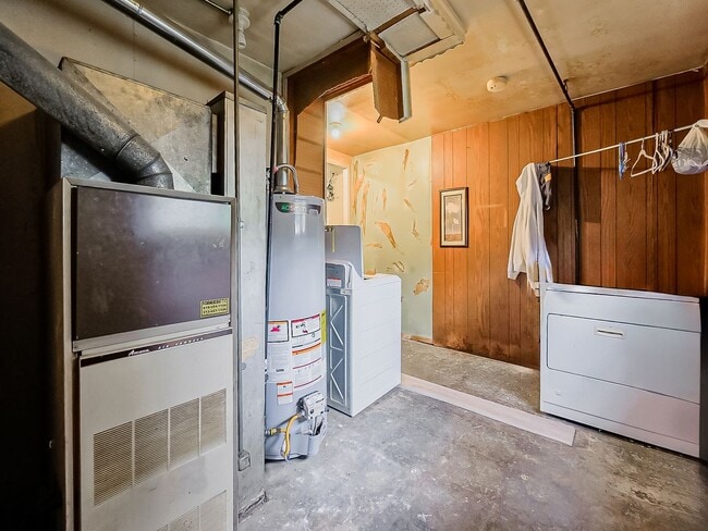 Building Photo - AVAILABLE NOW! SECTION 8 APPROVED! Charming 3-Bedroom Home in Warren!