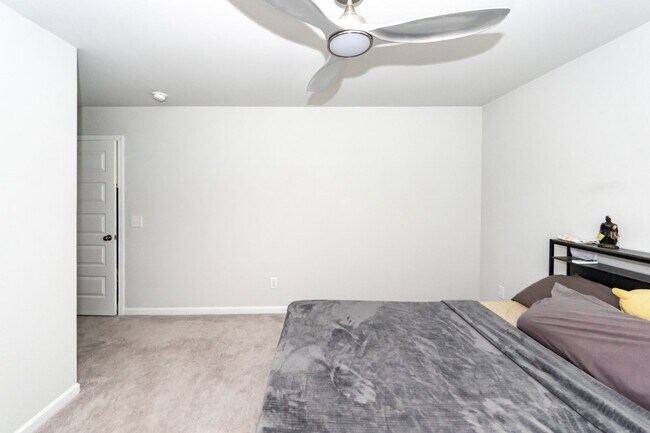 Building Photo - 239 Pine Crest View Dr