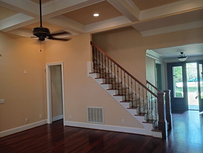 Building Photo - Luxury Living: 4 Bedroom home in Chapel Hill w/ spacious interior | 2 Year Lease Term
