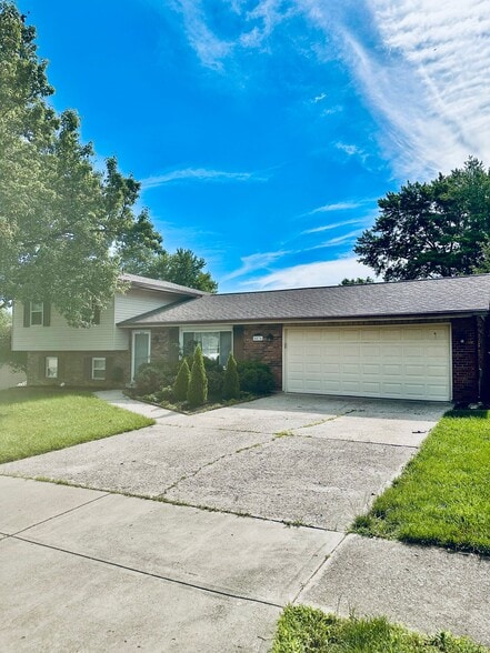 Building Photo - 5876 Coachmont Dr
