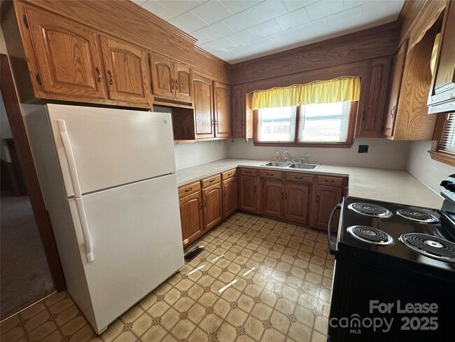Building Photo - 4537 Burton Ln