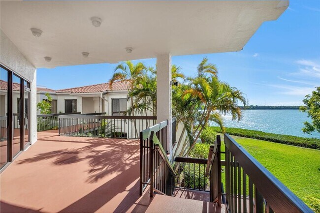Building Photo - 6295 Bahia Del Mar Cir