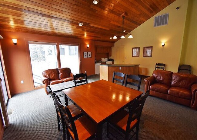 Building Photo - Winter Seasonal Rental- Lake Cliffe 201B
