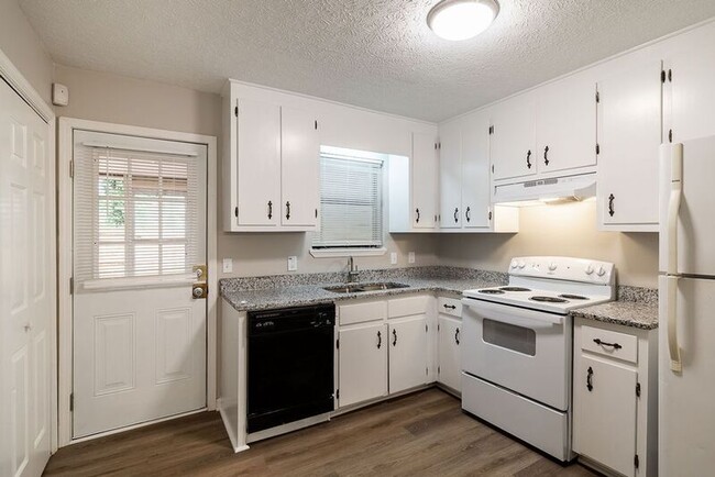 Building Photo - 112 Upland Ct