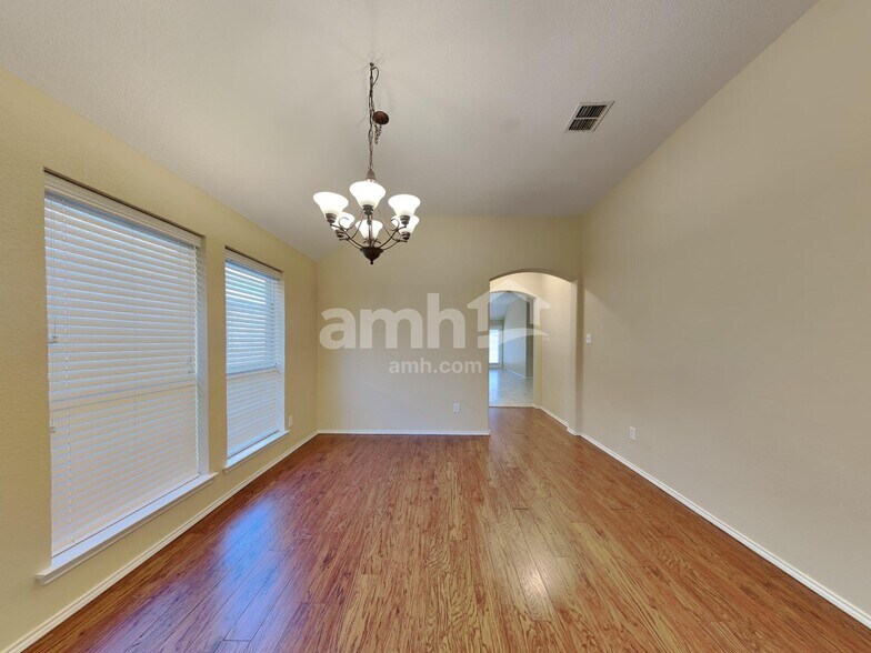 Building Photo - 9812 Sparrow Hawk Ln