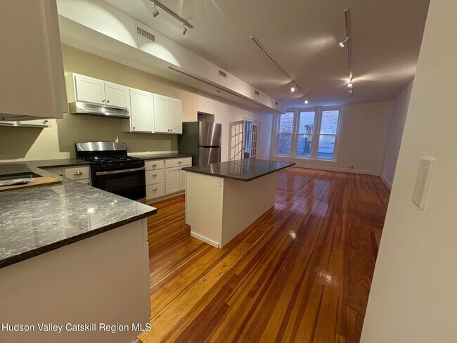 Building Photo - 302 Wall St