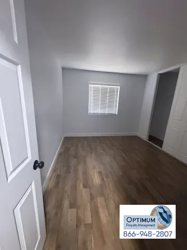 Building Photo - Spacious 4-Bedroom Home with Elegant Finishes & Convenient Location