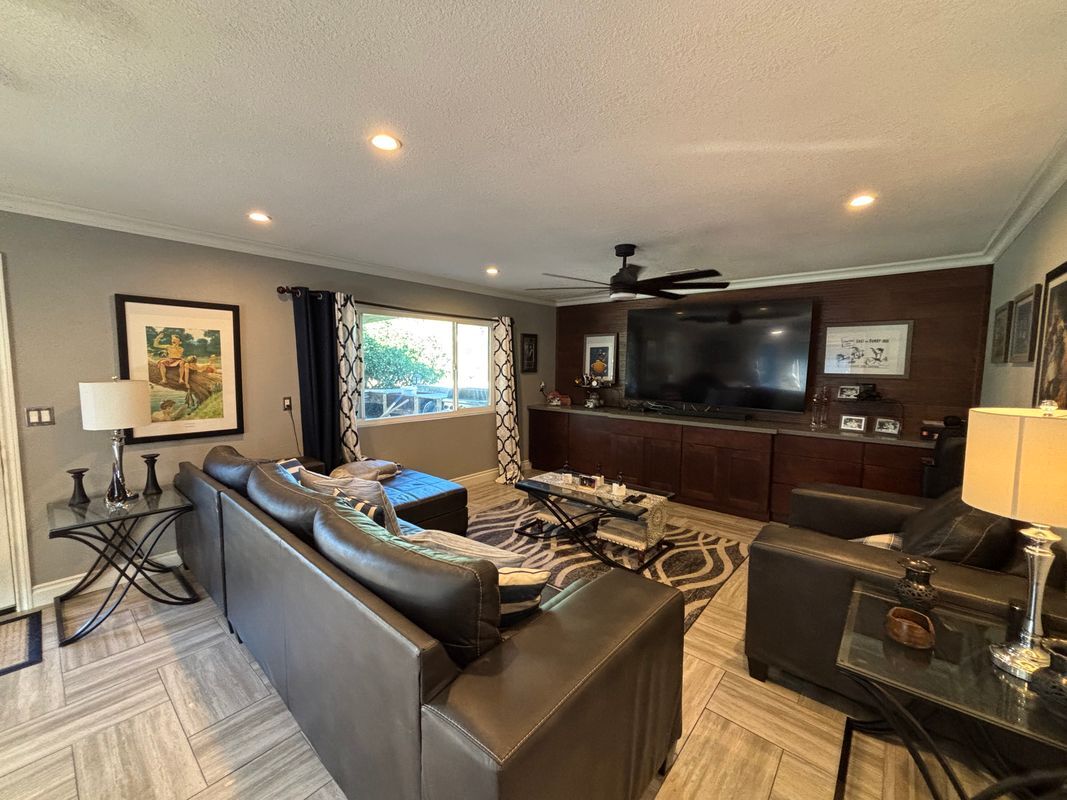 Building Photo - 17010 Via Los Caballeros