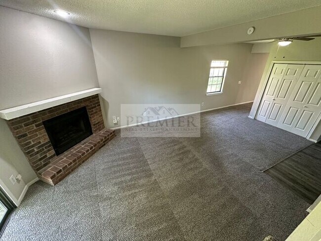 Building Photo - 3562 NE Independence Ave