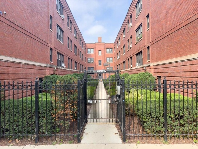 Building Photo - 5748 N Winthrop Ave