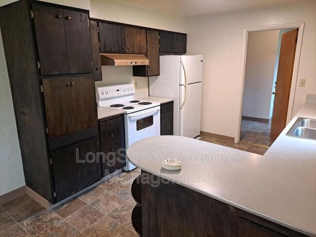 Building Photo - 1930 NW Kings Blvd