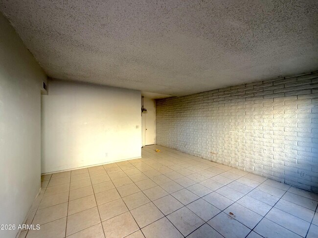 Building Photo - 433 W Ray Rd