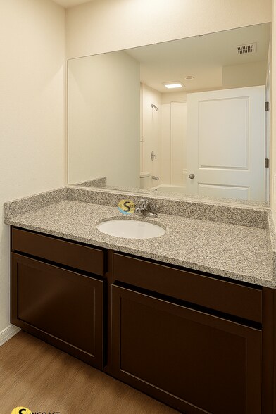 Building Photo - 617 Century 21 Dr