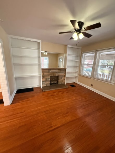 Building Photo - 55 W Lakeview Ave