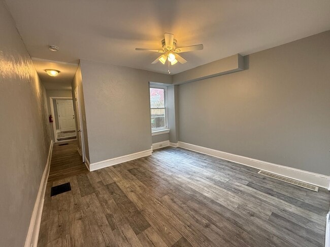 Building Photo - 103 Taylor St