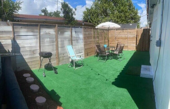 Building Photo - 2724 SW 34th Ct