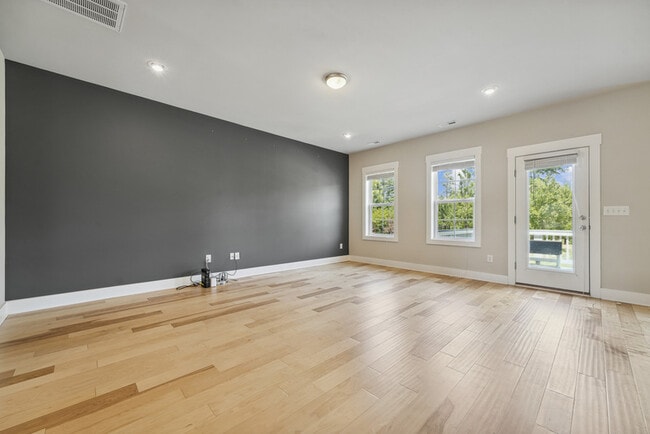Building Photo - 444 Beacon Ridge Blvd