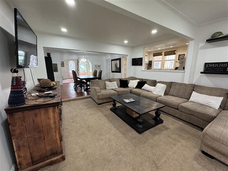 Building Photo - 1056 S Redondo Blvd