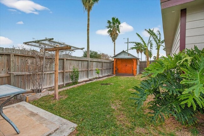 Building Photo - 6901 Anastasia Dr