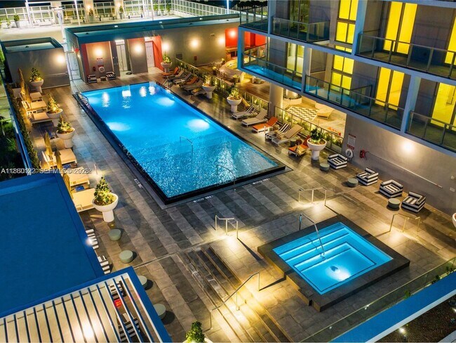 Building Photo - 2000 Metropica Wy