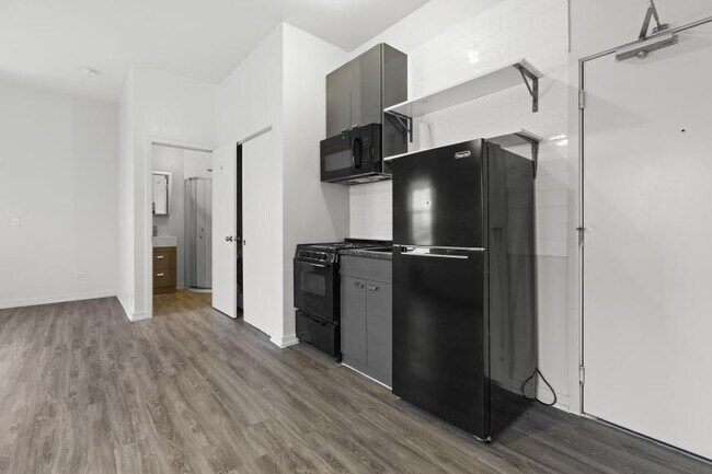 Building Photo - 0 bedroom in Chicago IL 60640