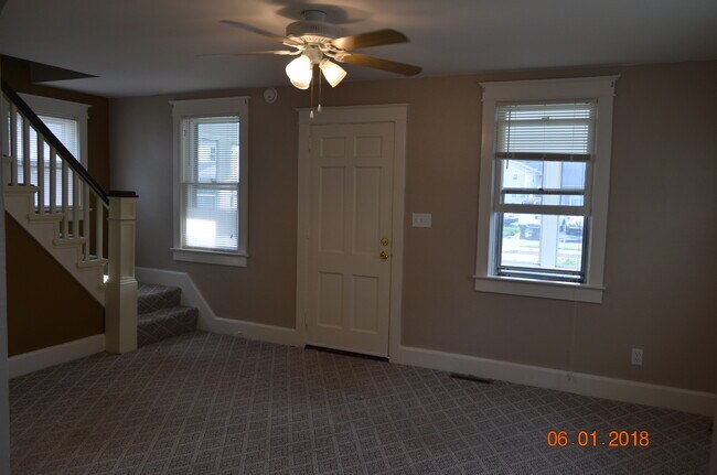 Living room - 211 N Washington St