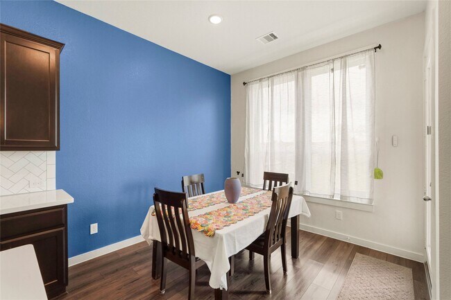 Building Photo - 15647 Roscobie Park Dr