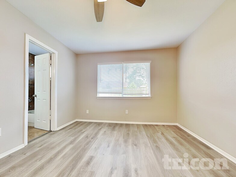 Building Photo - 13175 Pebblewalk Cir S