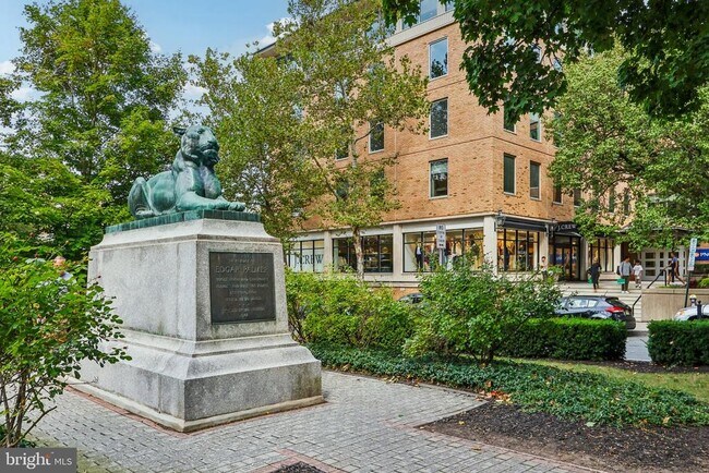 Building Photo - 31 Palmer Square W