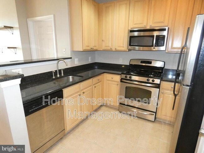 Building Photo - 2465 Army Navy Dr