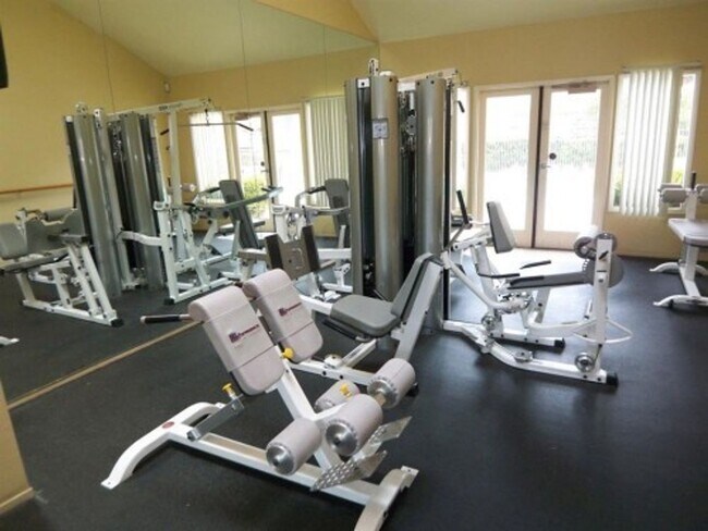 Building Photo - RB 1 Br 1 Bath Granite Kitchen Luxury Condo $2400 Avail July 1st