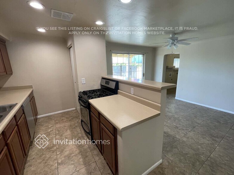 Building Photo - 13808 N 33rd St