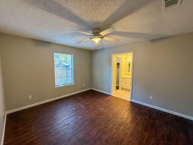 Building Photo - 3 Bedroom 2 Bath Home for Rent in Charter ...