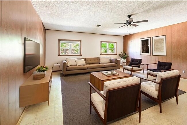 Building Photo - 700 Claremont Dr