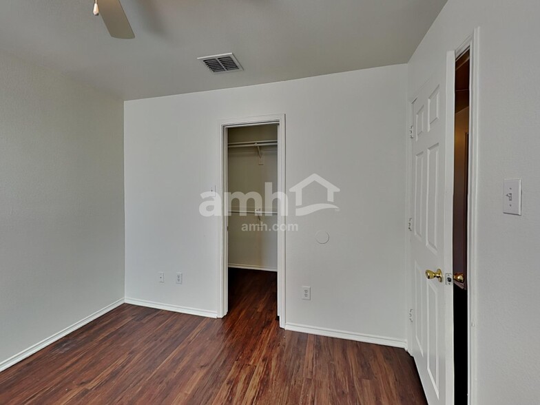 Building Photo - 11829 Cottontail Dr