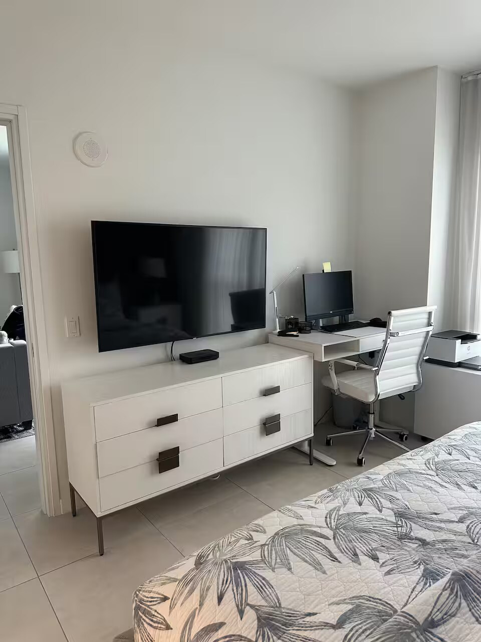 Building Photo - 401 N Birch Rd